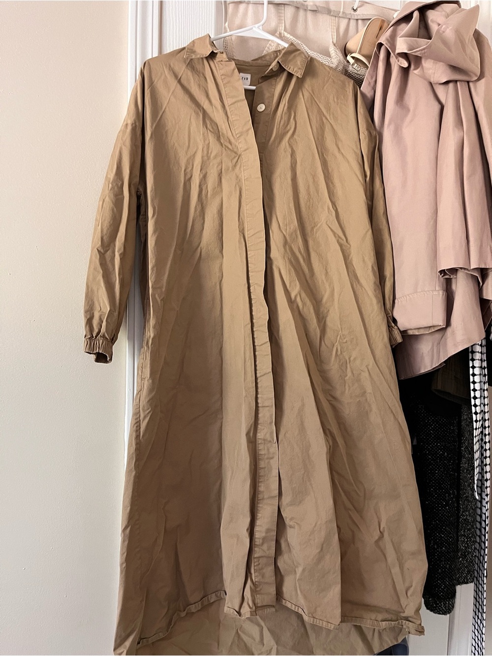 GAP Men's Long Button-Front Chino Shirt Jacket in Tan